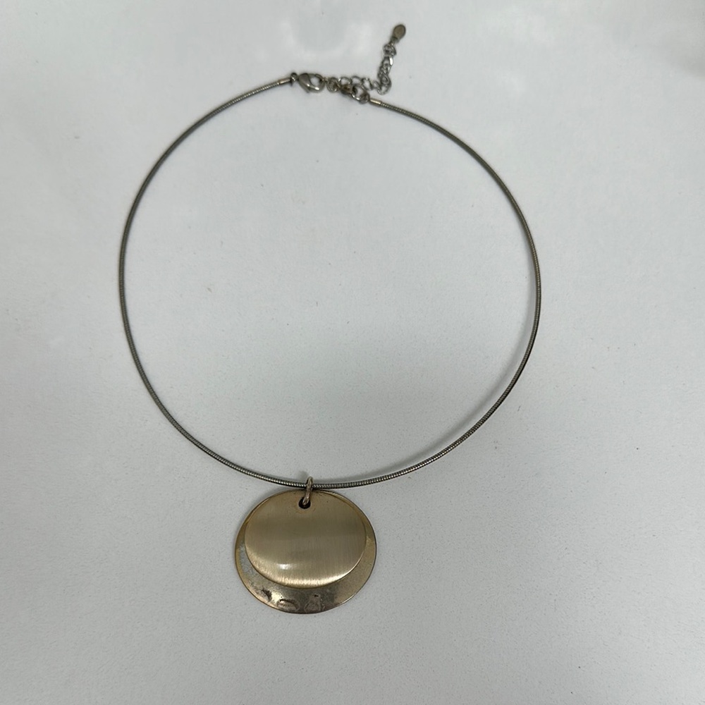 Elegant Gold Pendant Necklace